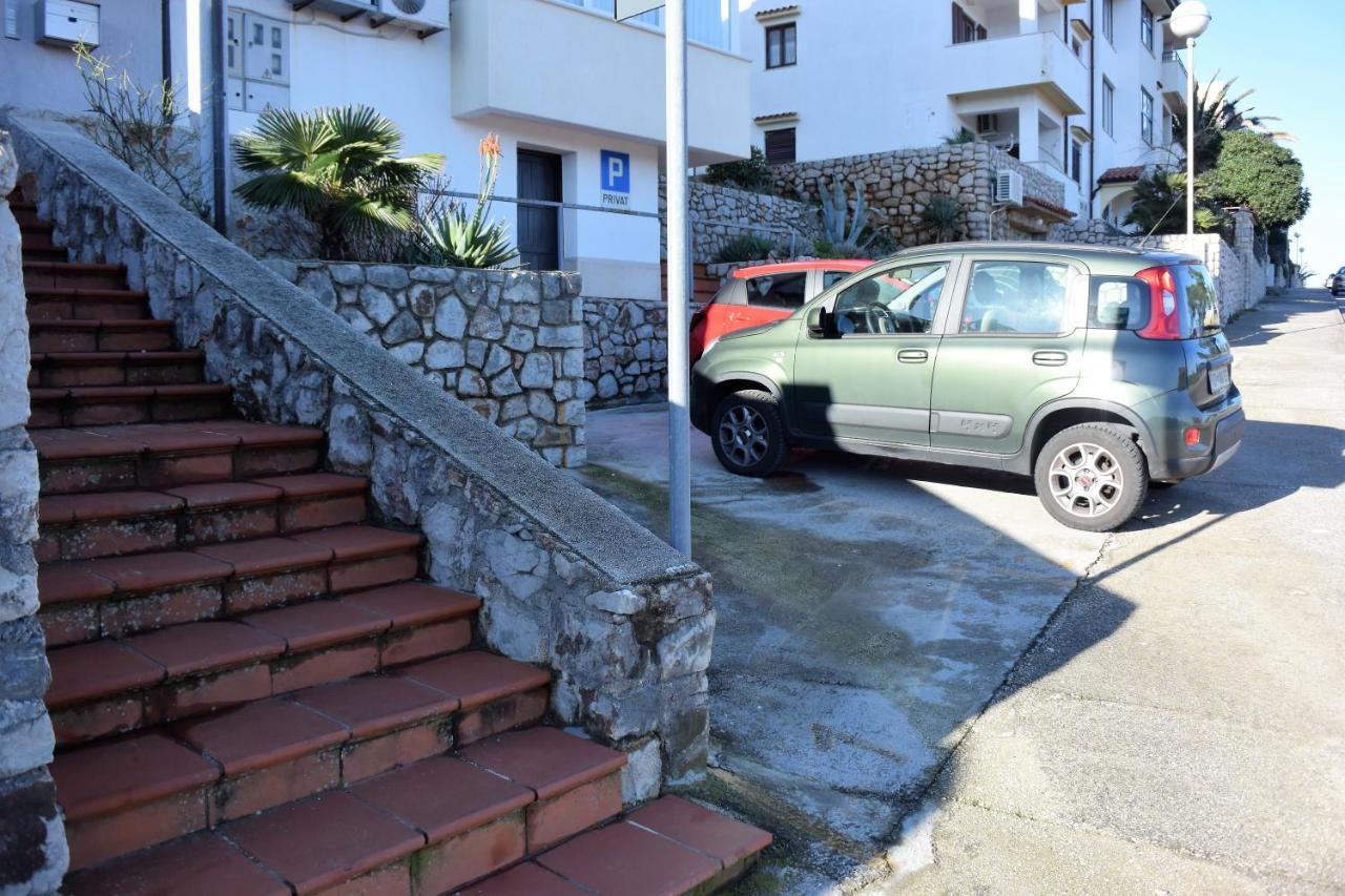 70 Sq M Apartment At Saint Martin'S Harbour Mali Lošinj Oda fotoğraf