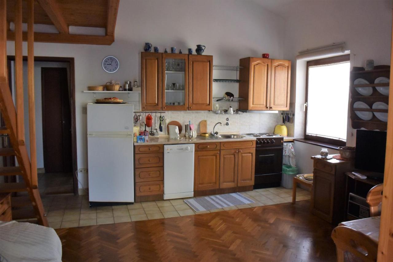 70 Sq M Apartment At Saint Martin'S Harbour Mali Lošinj Oda fotoğraf