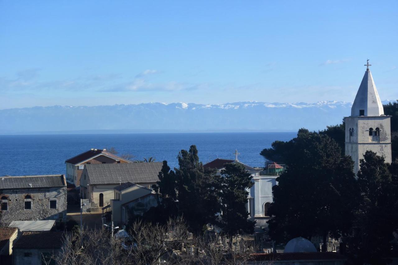 70 Sq M Apartment At Saint Martin'S Harbour Mali Lošinj Oda fotoğraf